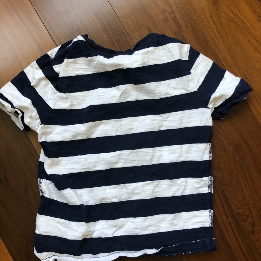 Super cute tee - Picture 3 of 3